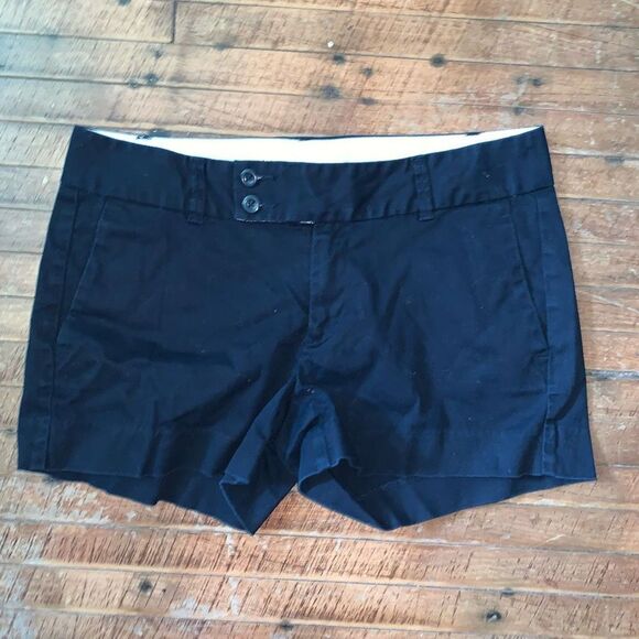 Banana Republic Ryan black flat front preppy normcore 6 shorts - Picture 1 of 3